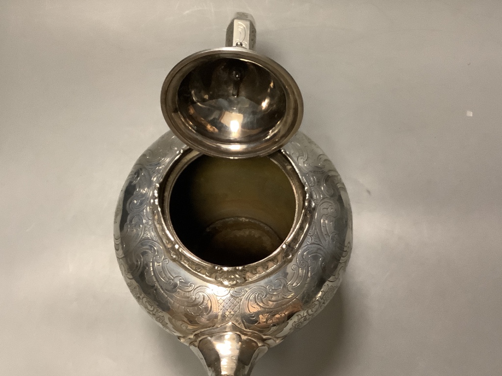 A Victorian silver teapot gross 24oz